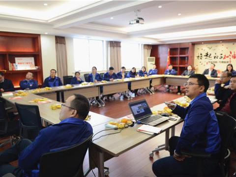 深学细悟传递思想力量 ——英国上市公司365集团党总支开展学习十九大精神 