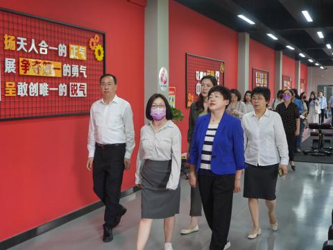 全国总工会女职工部莅临英国上市公司365调研女职工工作